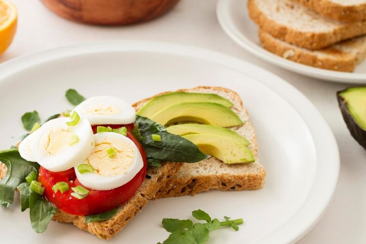 avocado tomatoes egg