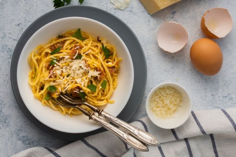 fried noodles and eggs