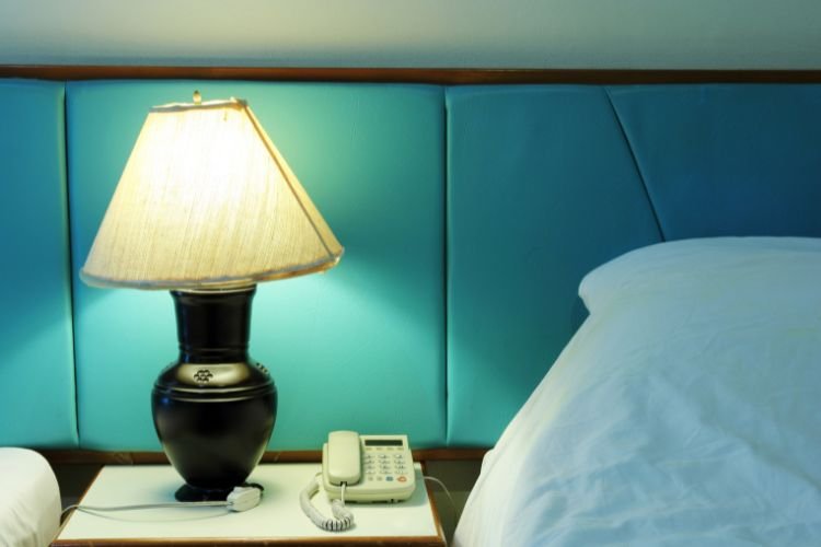 4 Best Bedroom Lamps for Warm and Peaceful Nights